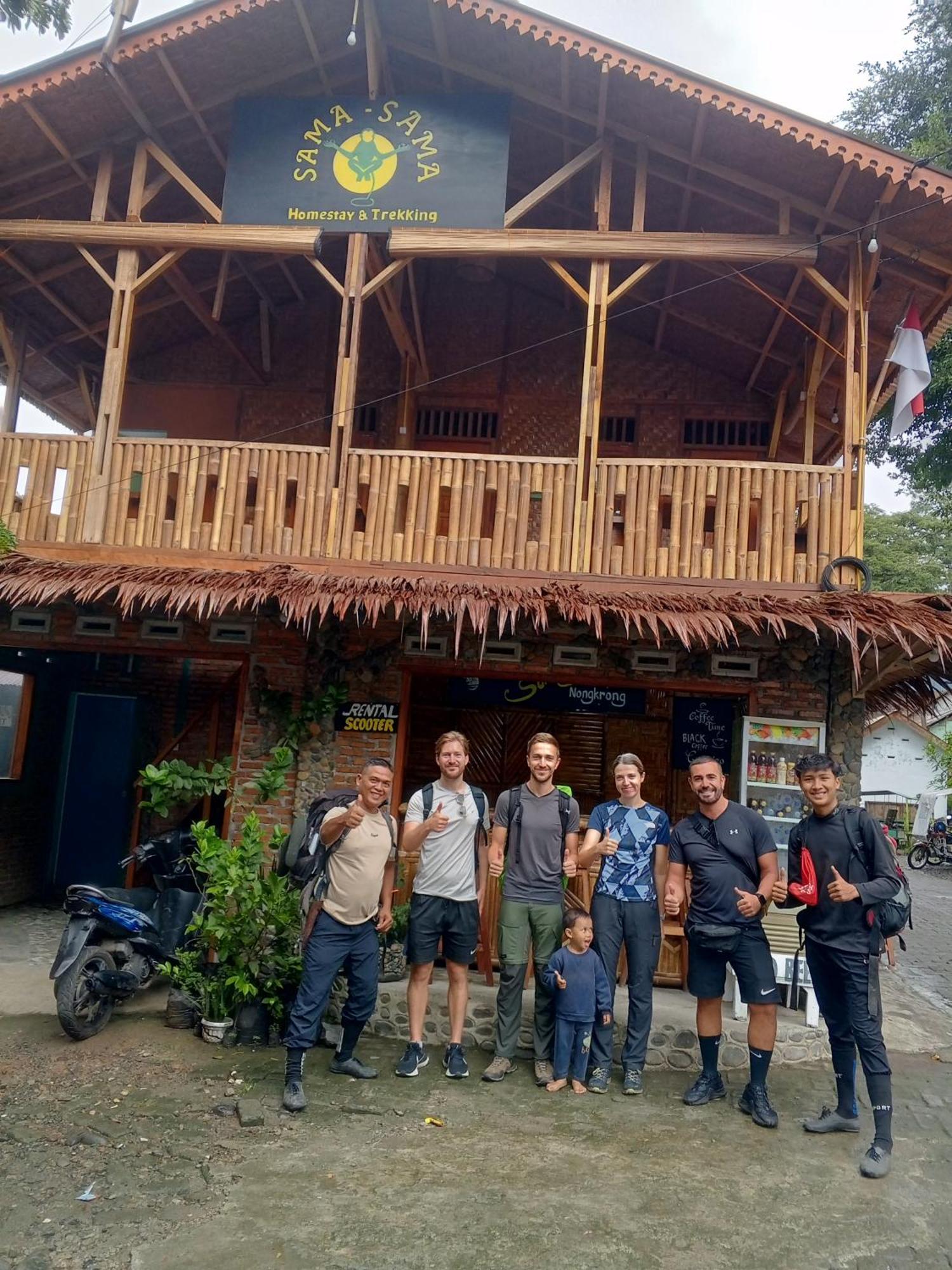 Sama Sama Homestay & Trekking Only Stay Here Book Trekking And Transport With Us Bukit Lawang Bagian luar foto