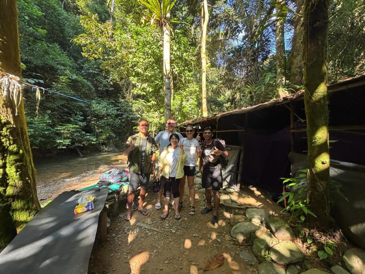 Sama Sama Homestay & Trekking Only Stay Here Book Trekking And Transport With Us Bukit Lawang Bagian luar foto