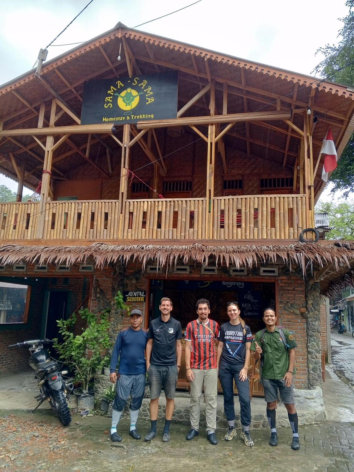 Sama Sama Homestay & Trekking Only Stay Here Book Trekking And Transport With Us Bukit Lawang Bagian luar foto