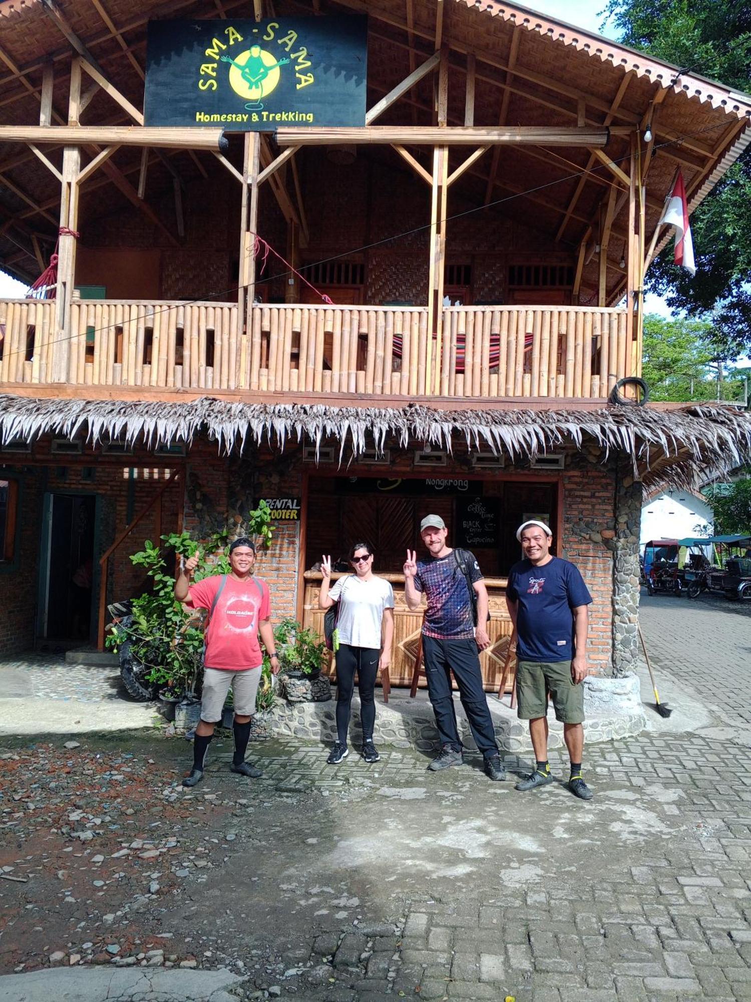 Sama Sama Homestay & Trekking Only Stay Here Book Trekking And Transport With Us Bukit Lawang Bagian luar foto