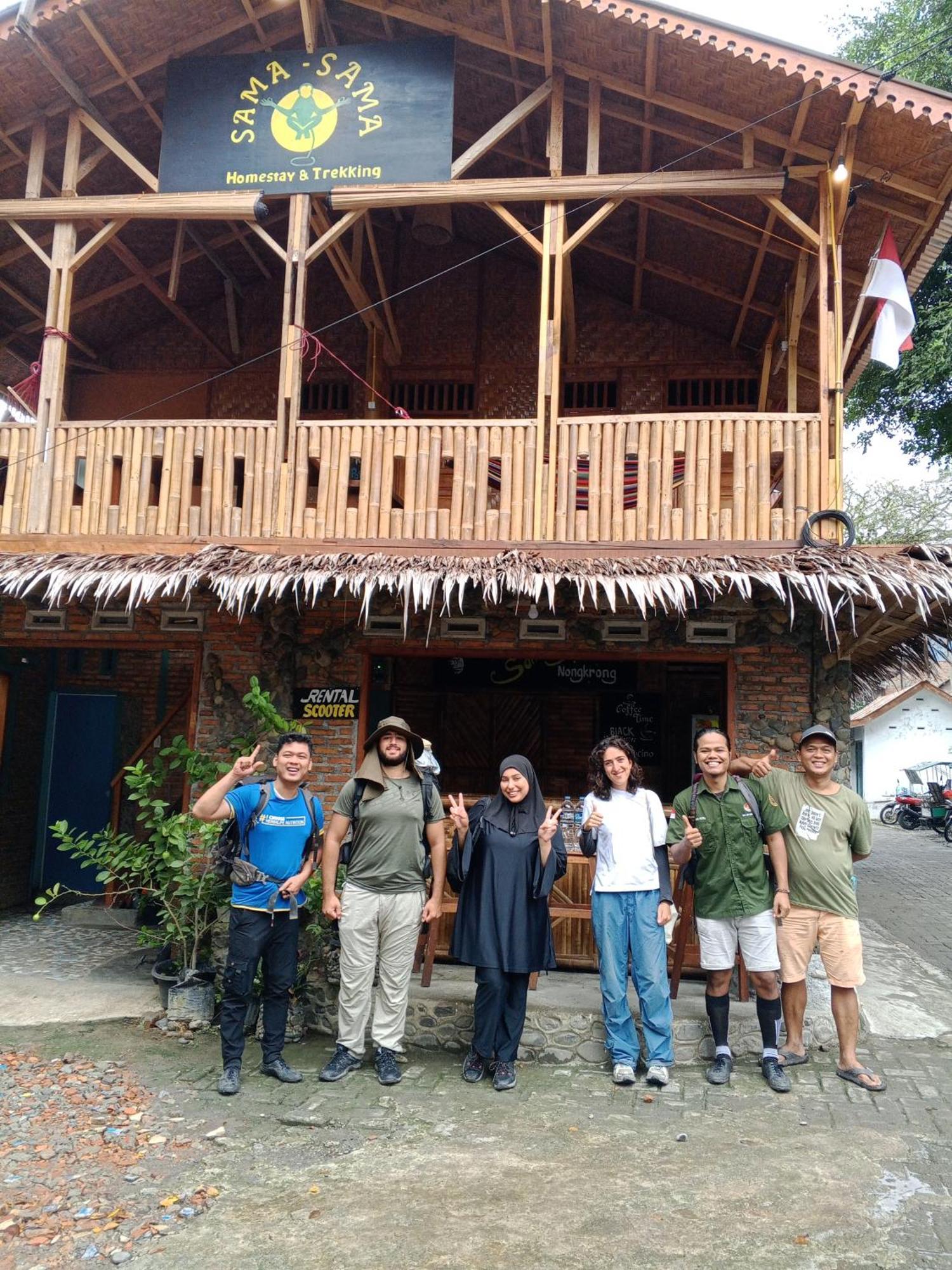 Sama Sama Homestay & Trekking Only Stay Here Book Trekking And Transport With Us Bukit Lawang Bagian luar foto