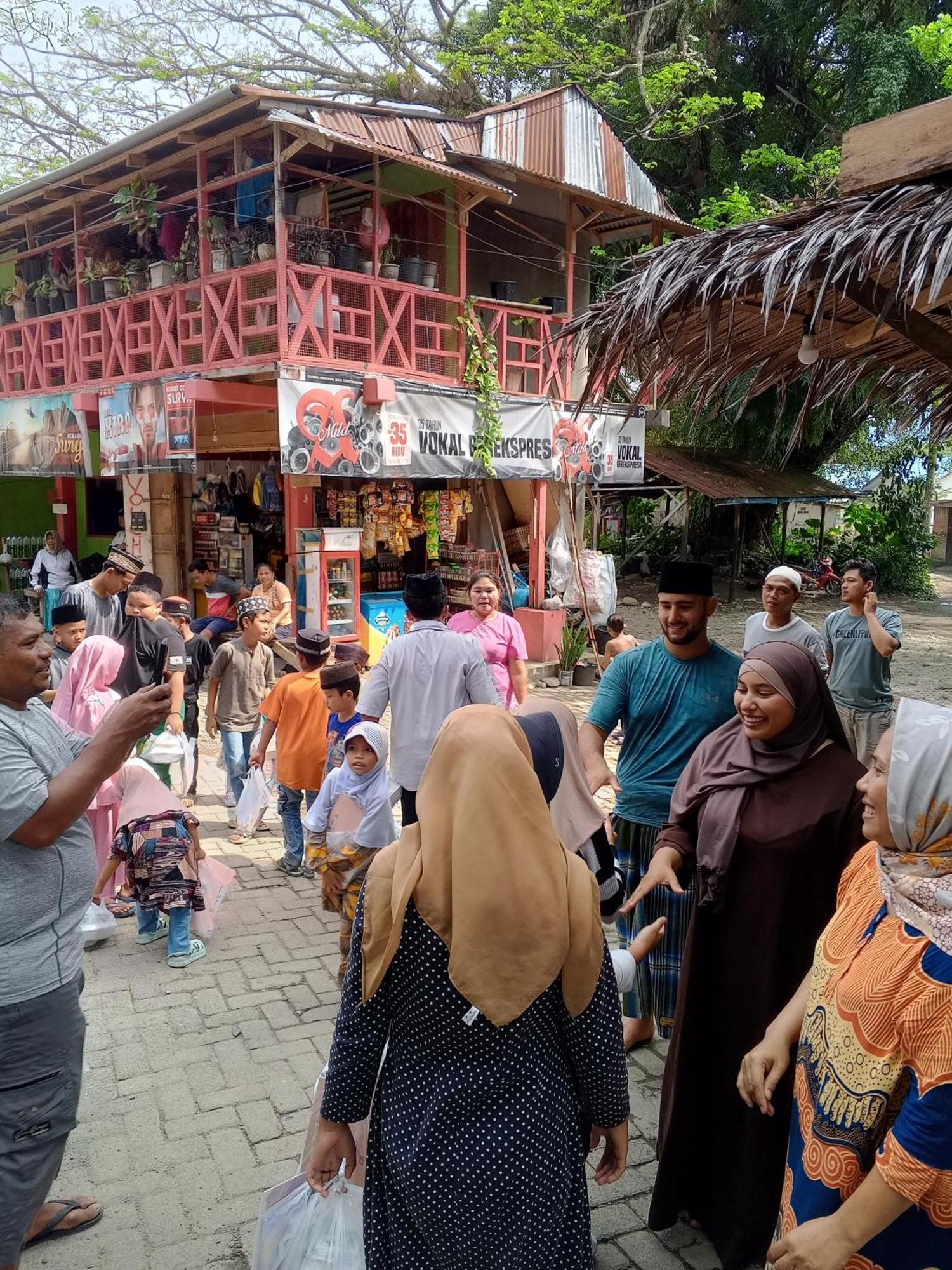 Sama Sama Homestay & Trekking Only Stay Here Book Trekking And Transport With Us Bukit Lawang Bagian luar foto